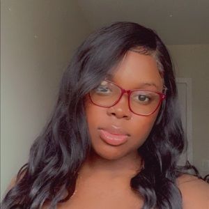 Meet your Posher, De-andrea